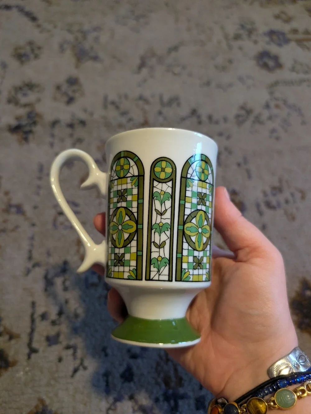 2 Vintage Royal Crown Arnart Smug Mugs Notre Dame Stain Glass Pattern Red Green